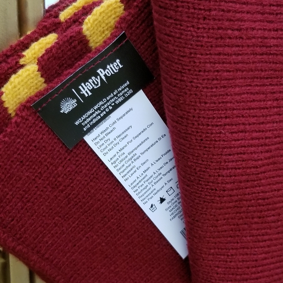❗Harry Potter Gryffindor Knit Scarf❗ - Picture 4 of 5